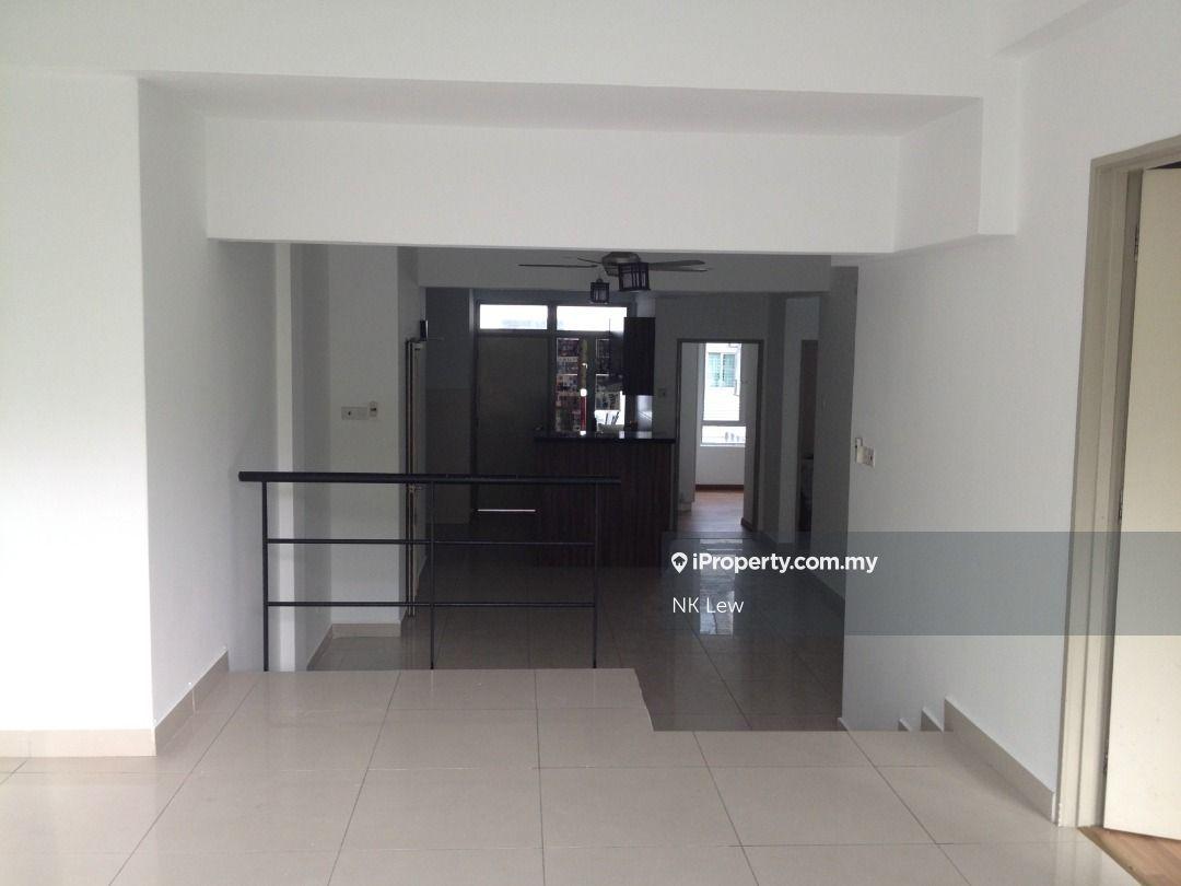 Top floor Corner townhouse for Sale