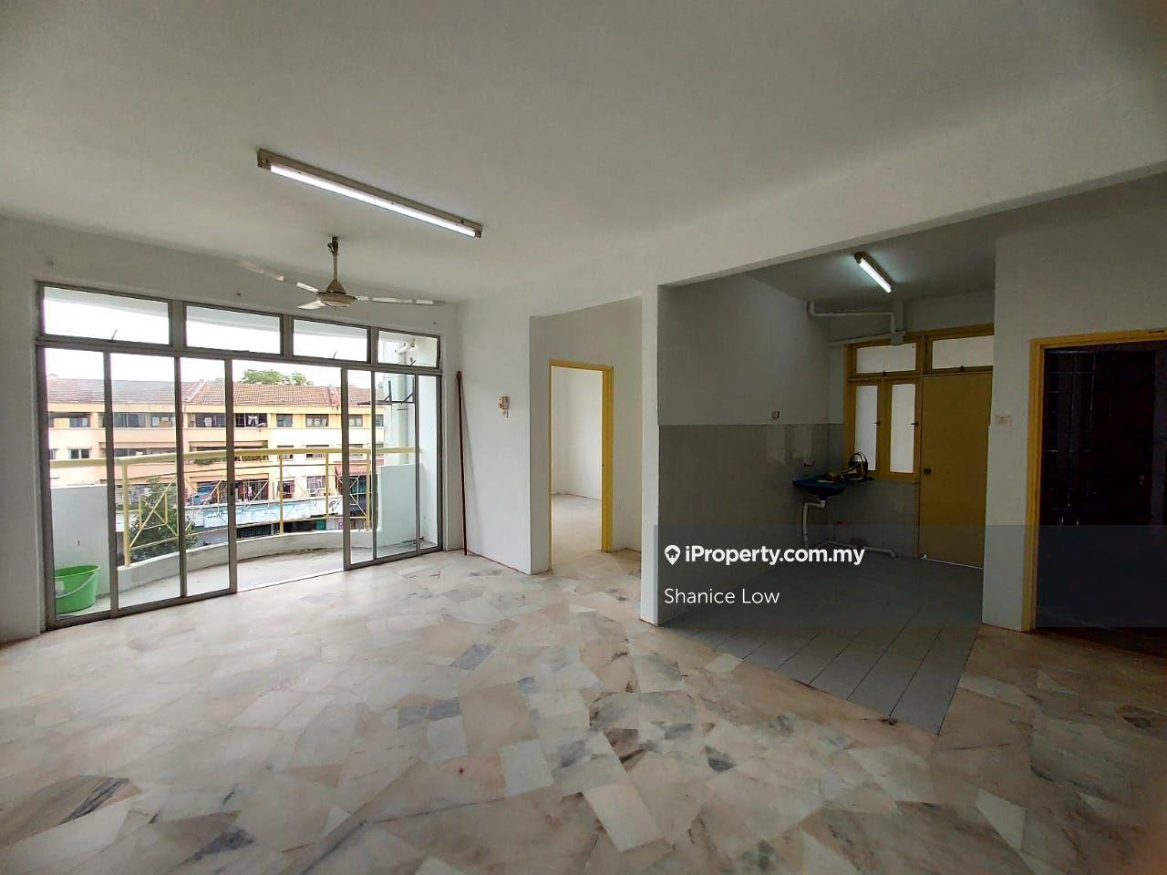 Kiambang Apartment Taman Putra Perdana Puchong 790sf 3rooms for sale