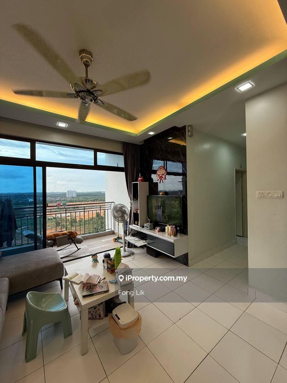 Seri Austin Residence Unit with balcony and yard