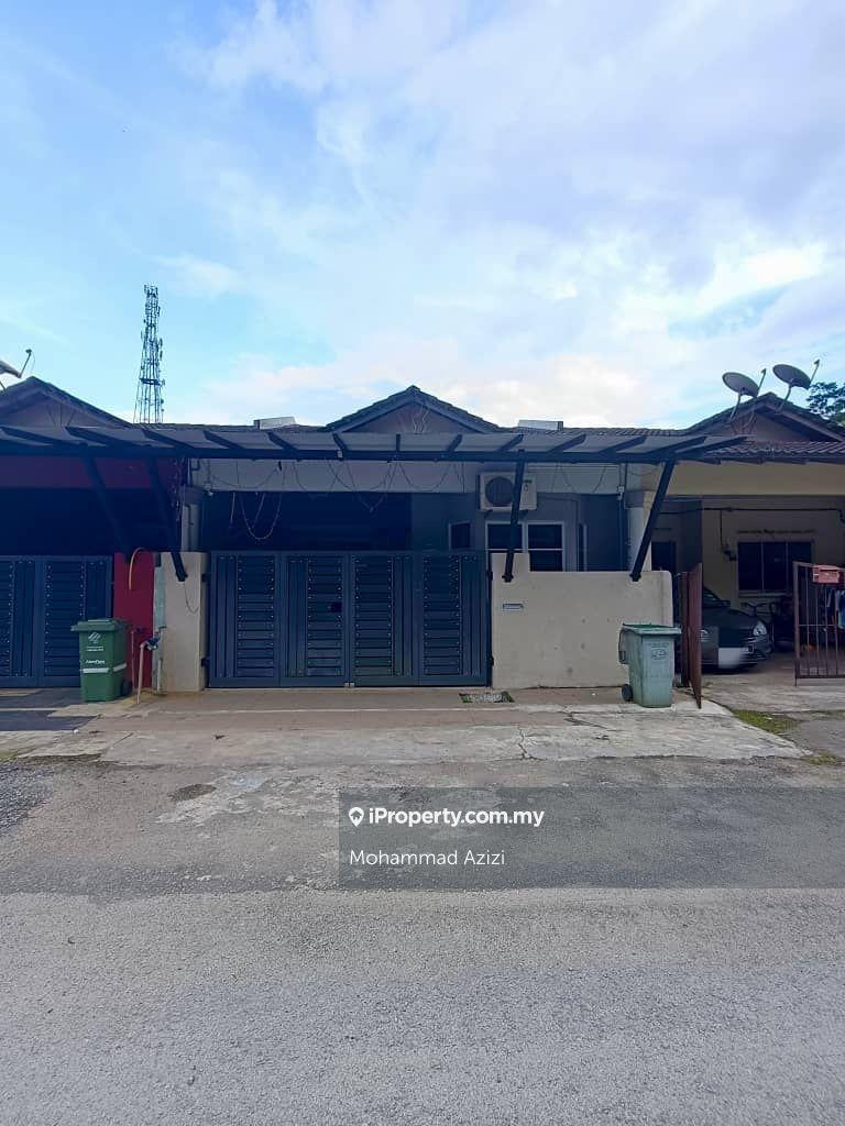 Teres setingkat kg padang baru fully renovated
