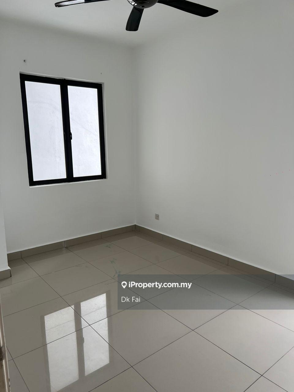 Low Floor/Basic Unit/Unfurnished/Non bumi/Best deal-below market value