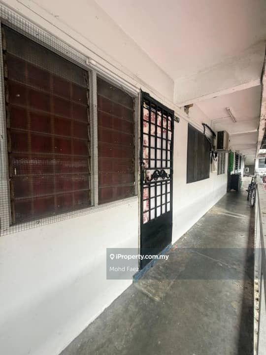 Good location near shops, schools, fully reno