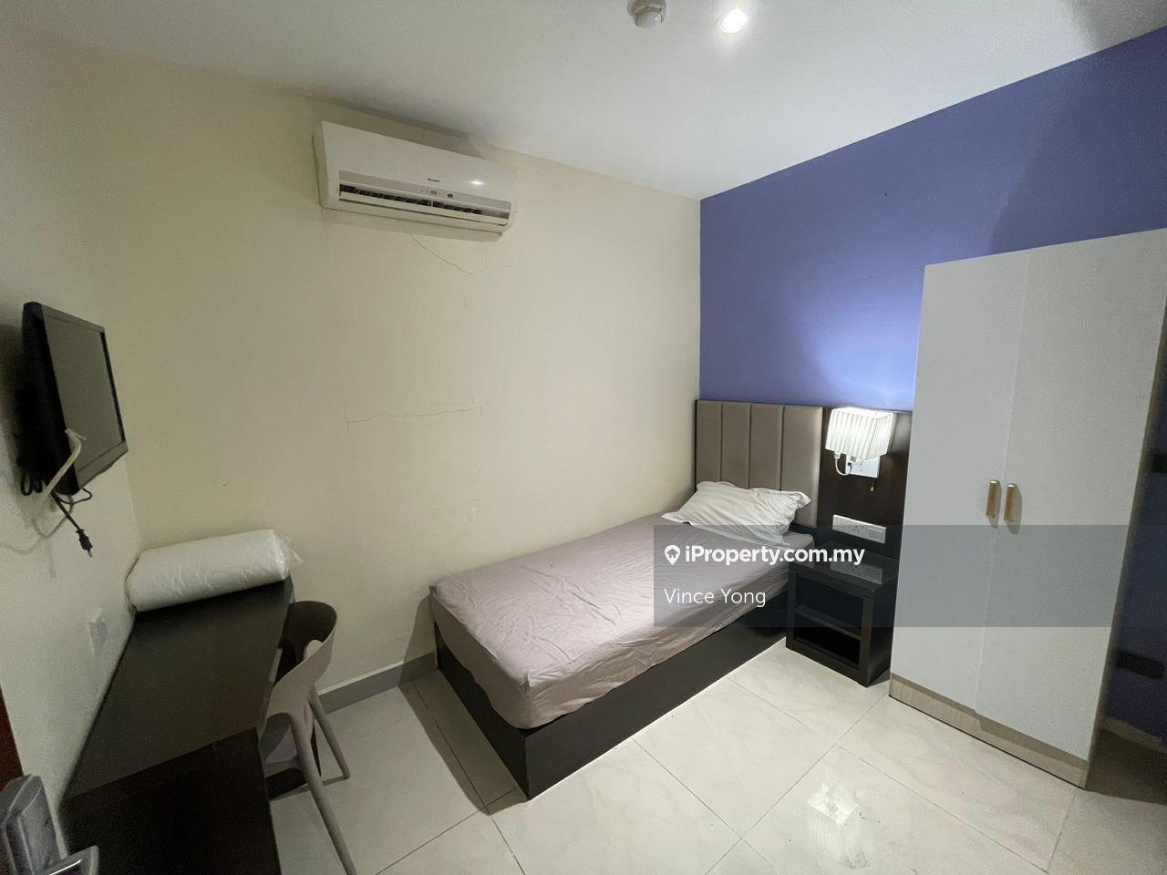Room for Rent attach Private Toilet for Rent at Petaling Street