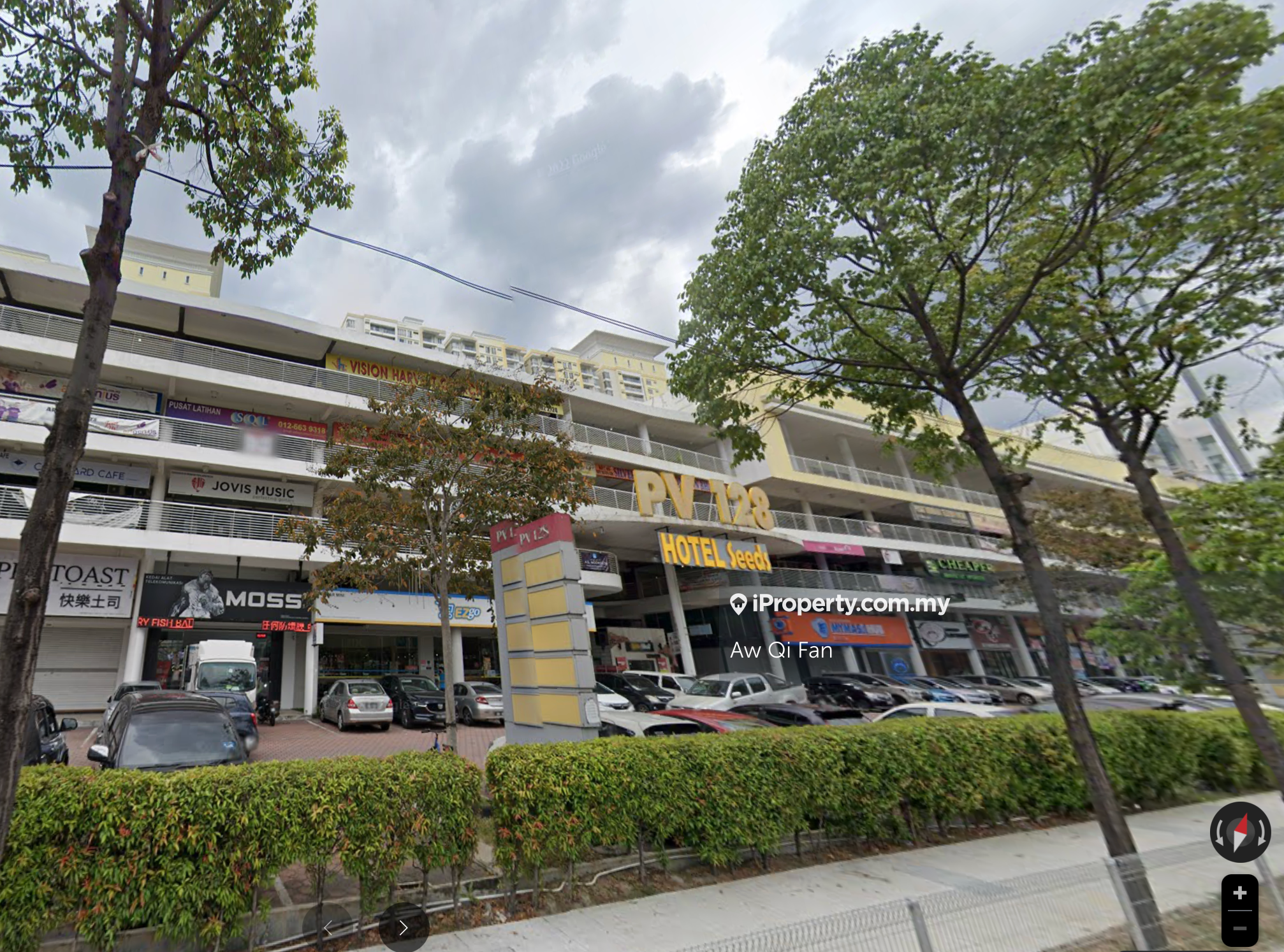 Hot spot area with crowd location & branded tenant