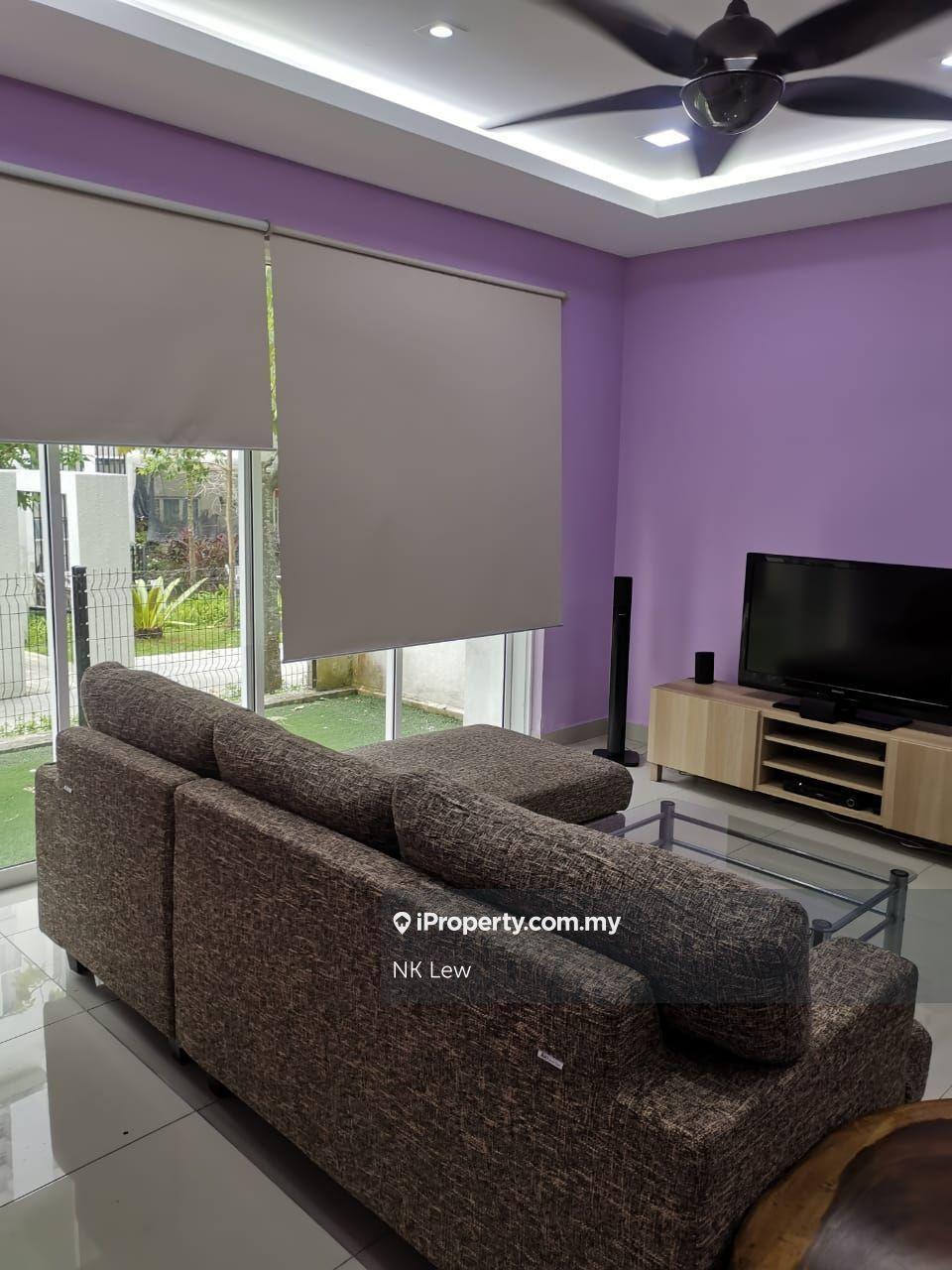 Townhouse,ground floor unit,corner