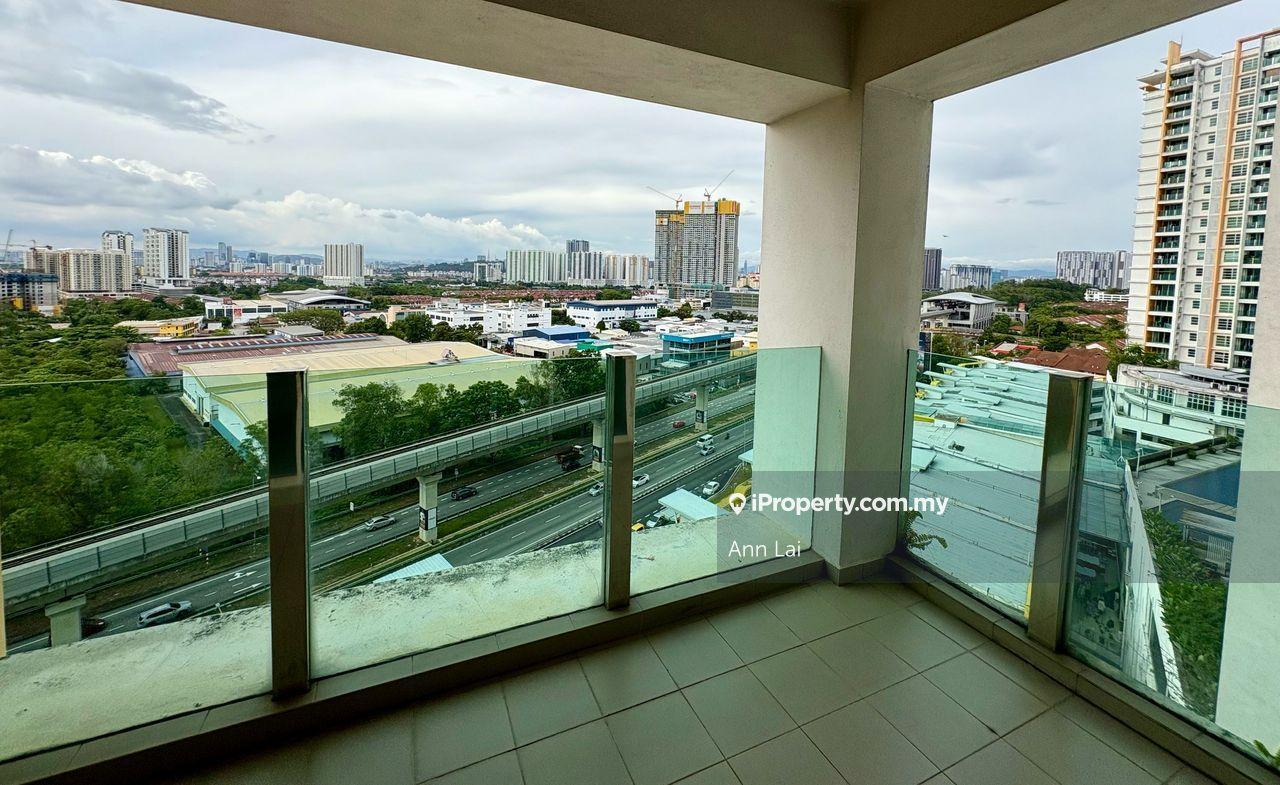 Below Market, Freehold Walking Distance to LRT Station & Well-kept