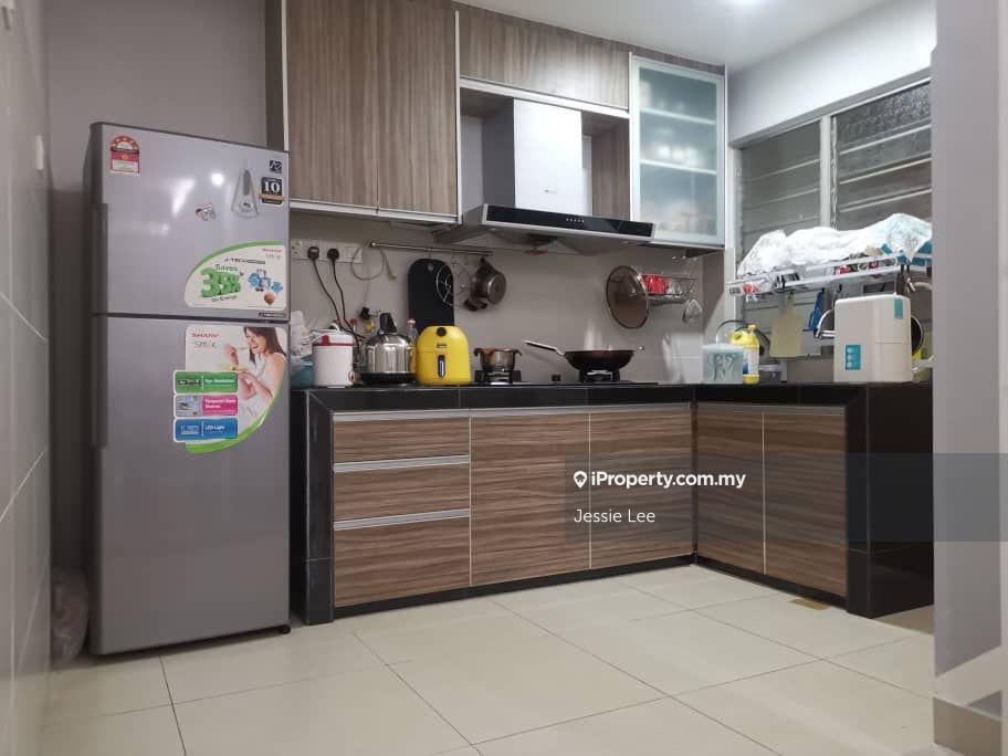 Unit for Sale with kitchen cabinet