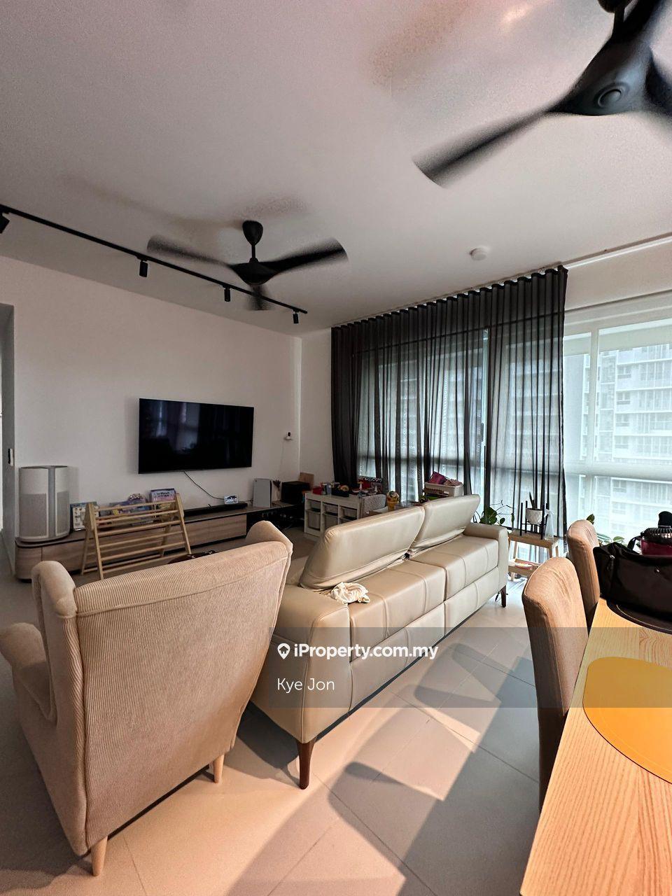 Fully furnished big layout 3 rooms unit