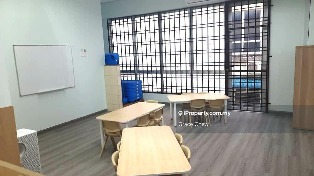 Partially Furnished Ground Floor Shoplot at Austin Perdana for Rent 