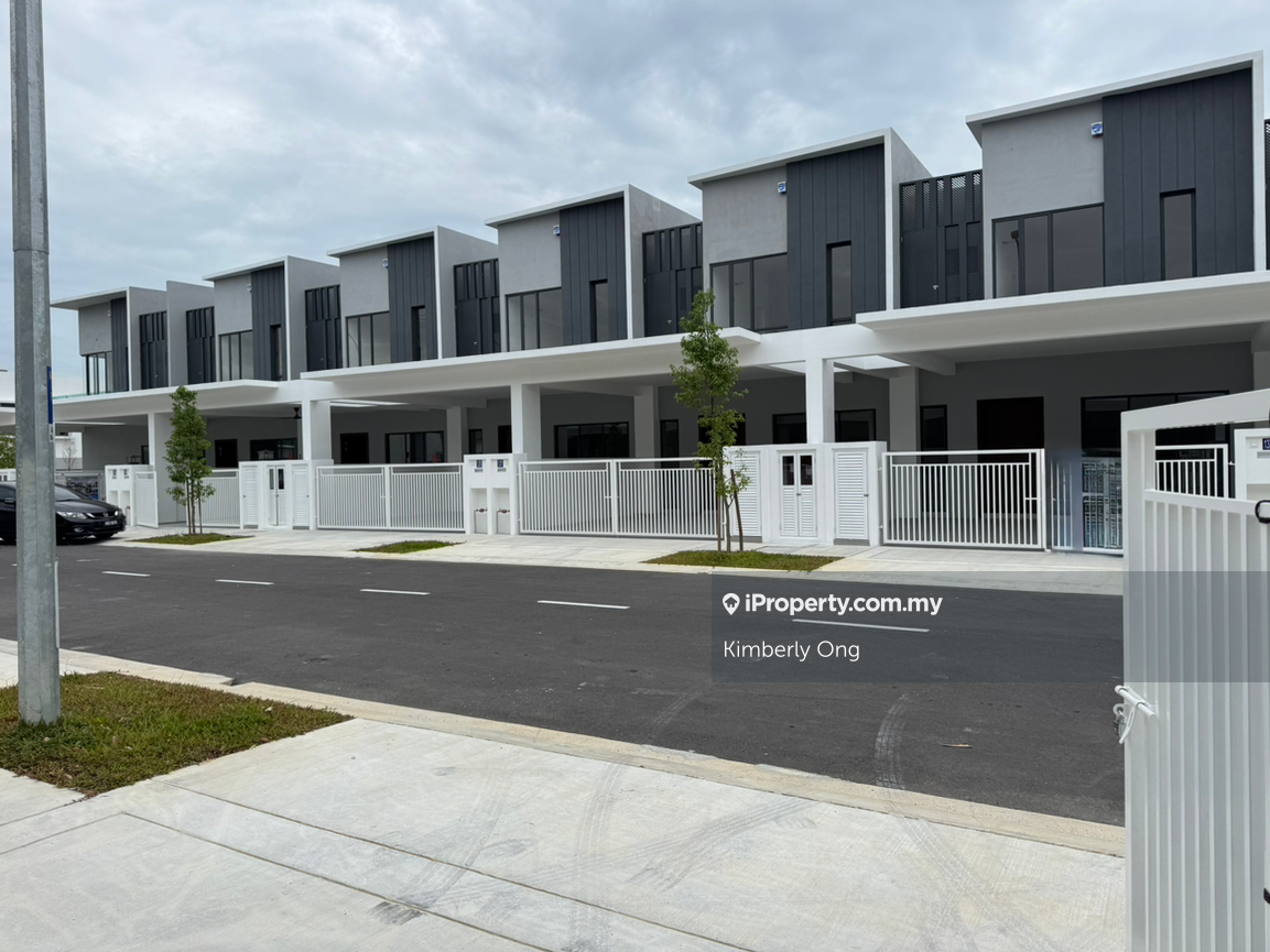 Brand New House Resort Home Sendayan Rent