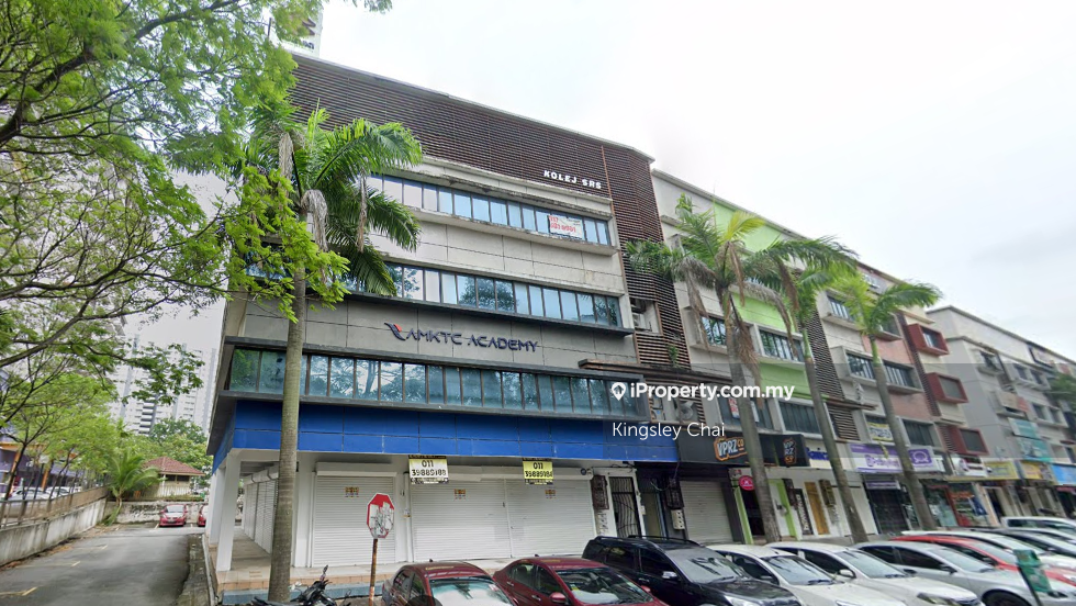 Corner 4 Storey Shop Fully Furnished