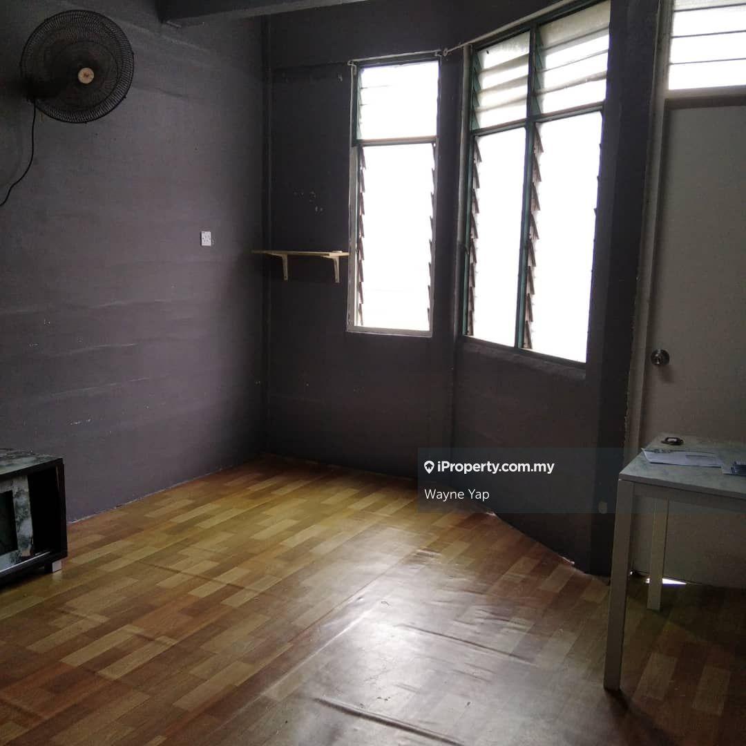 Enggang Batu Cave Below Market Rm100k 100% Loan free Stamping