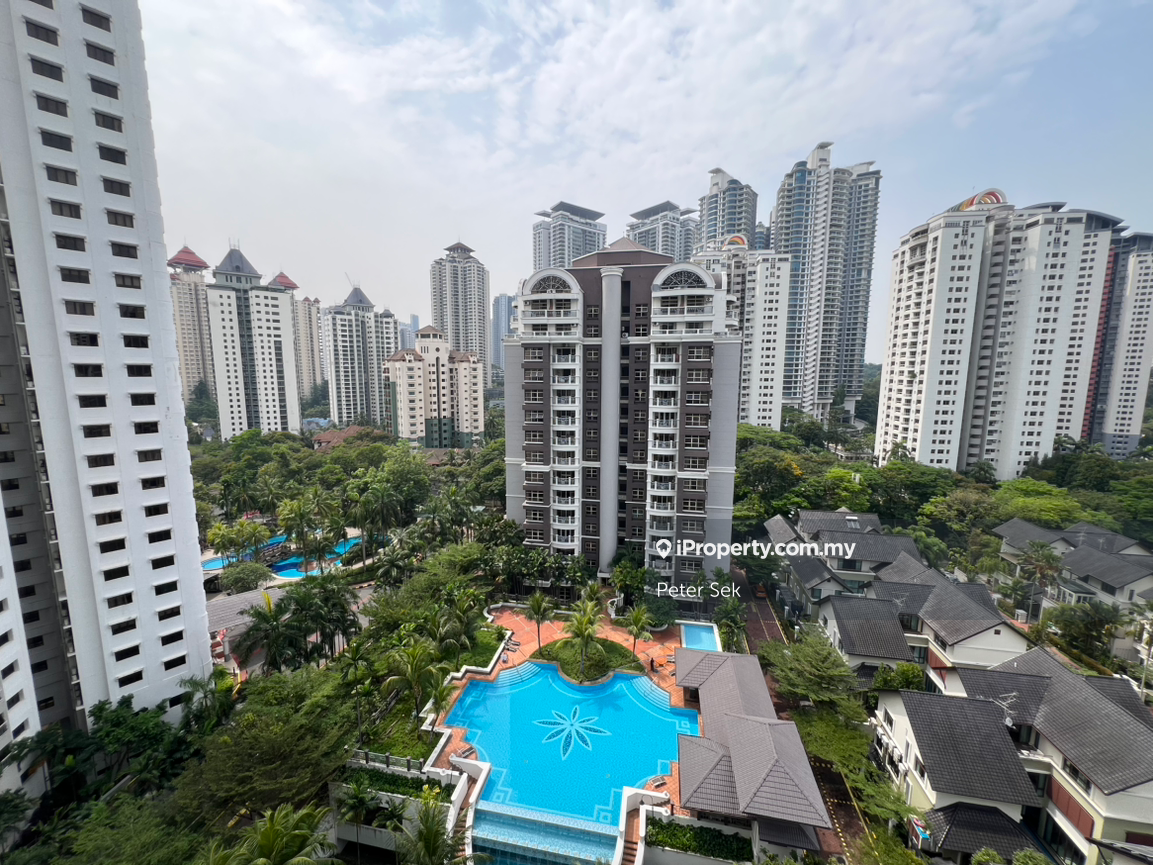 Pool View Walking Distance to Kiara 163