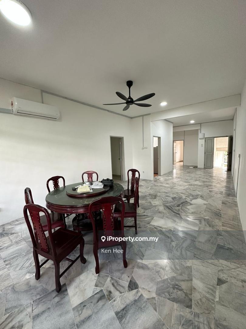 Excelsa Apartment @ Taman Universiti Indah Seri Kembangan Ground Floor