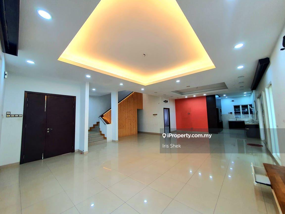 2.5sty zero lot bungalow with club house facility