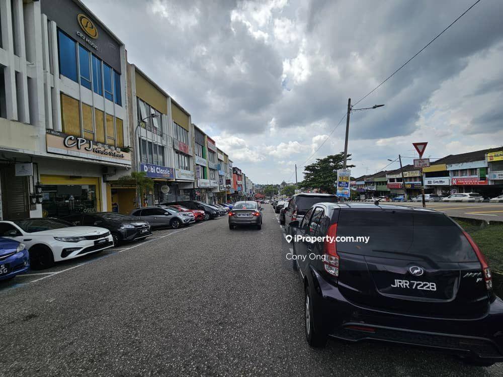 Tun Aminah,Jalan pendekar 9, 3 storey shoplot,facing mainroad,tenanted