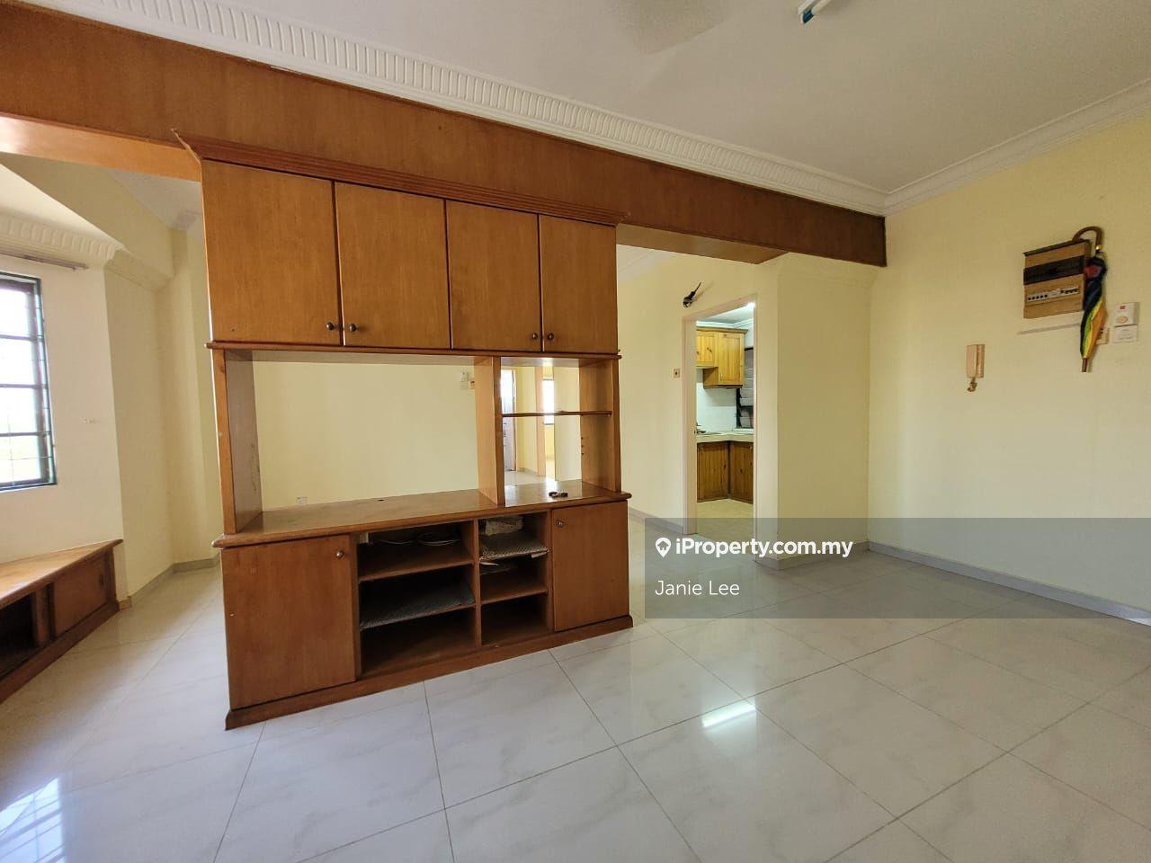 Freehold Partly Furnish Petaling Jaya Ss6 Condo near University & Mall