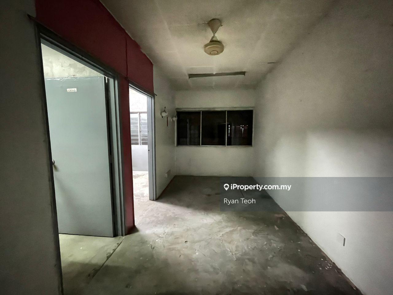 Chinese Owner, Walking Distance to 7-11 Cafe, Recently Touch Up