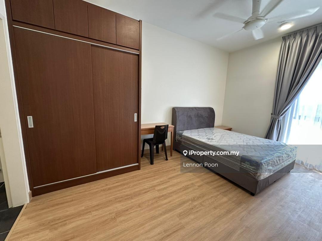Sqwhere sungai buloh master room with private bathroom (brand new)