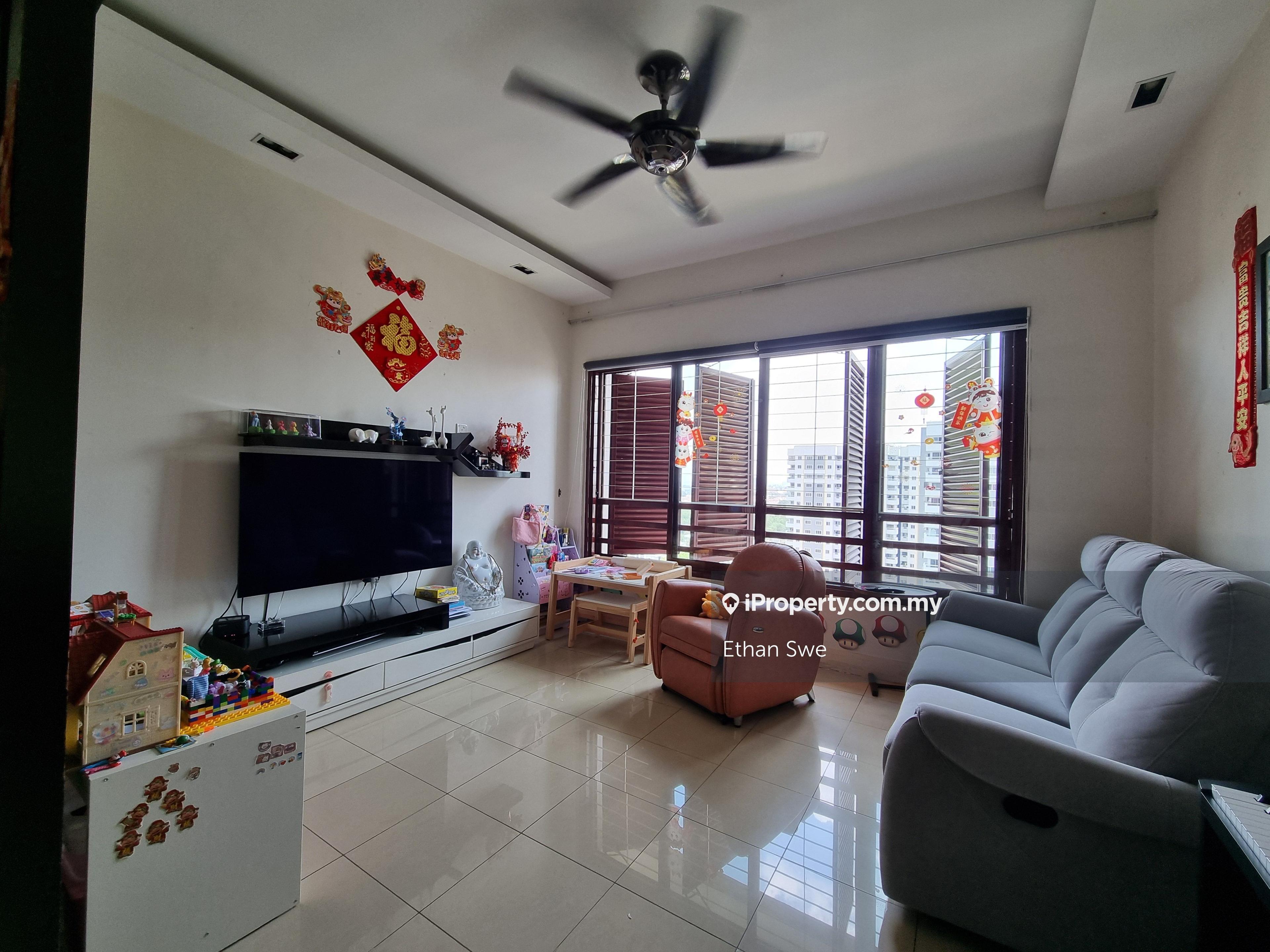 Fully Renovated/Almost Full Furnish/With Strata/Good Condition Unit