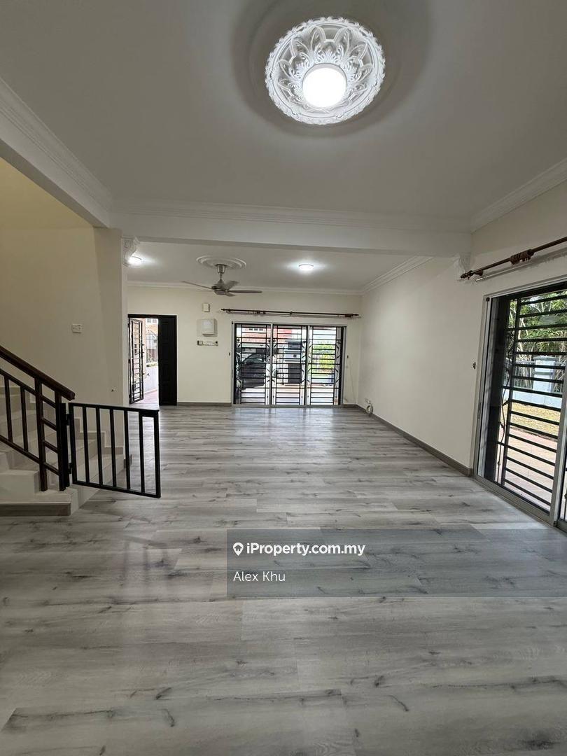 Ehsan Jaya Double Storey Terrace House Corner Lot For Rent