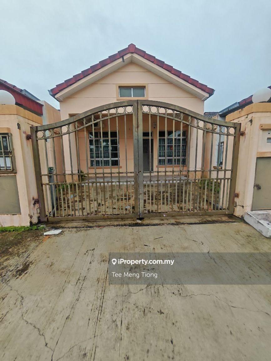 Taman Daya 1 sorry terraced house for rent