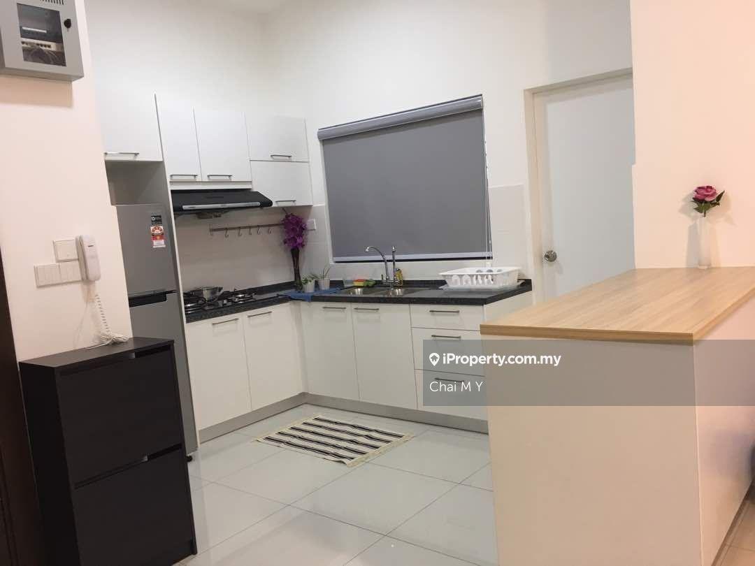 Well and clean maintain house, walk to lrt station, giant, banks etc