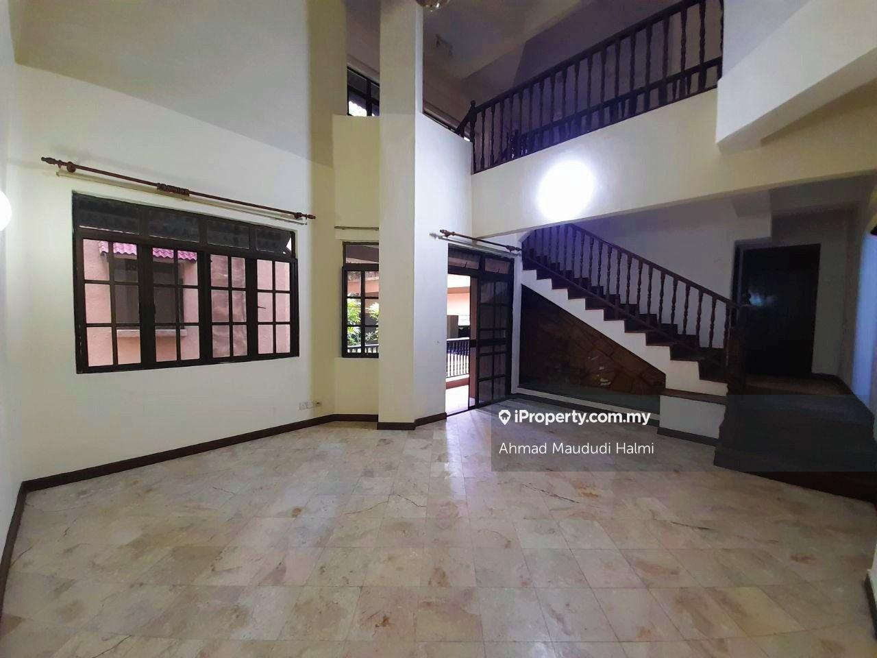Duplex condo,Partially furnished