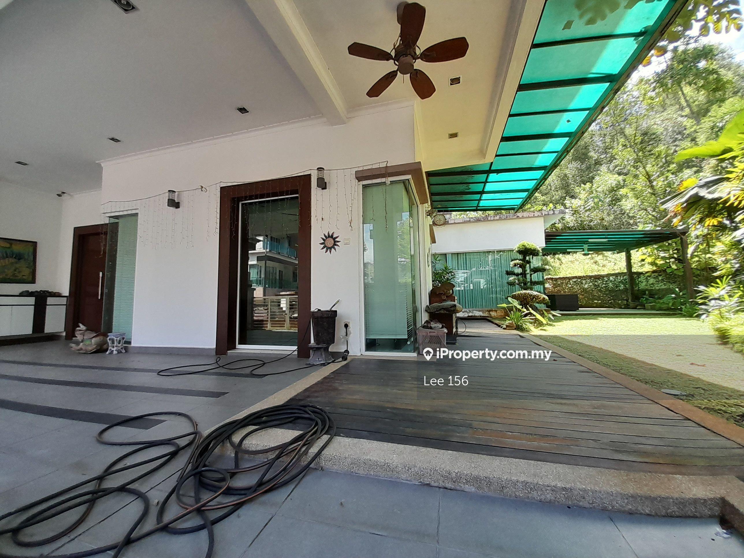 Greenery corner unit 3 sty semi-D with Passenger Lift for sale