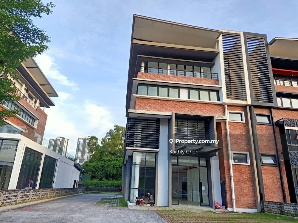 Industrial Factory @ Puchong i32 for Rent (Nice Unit ! )