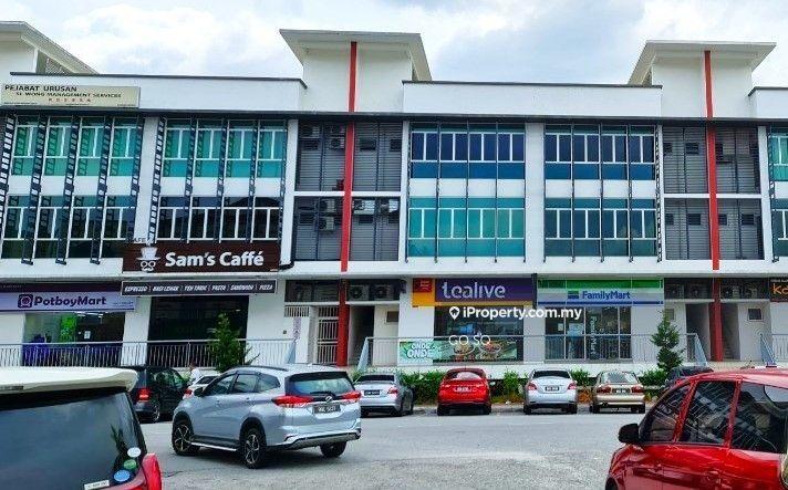 Taman puchong utama ground floor shop for rent