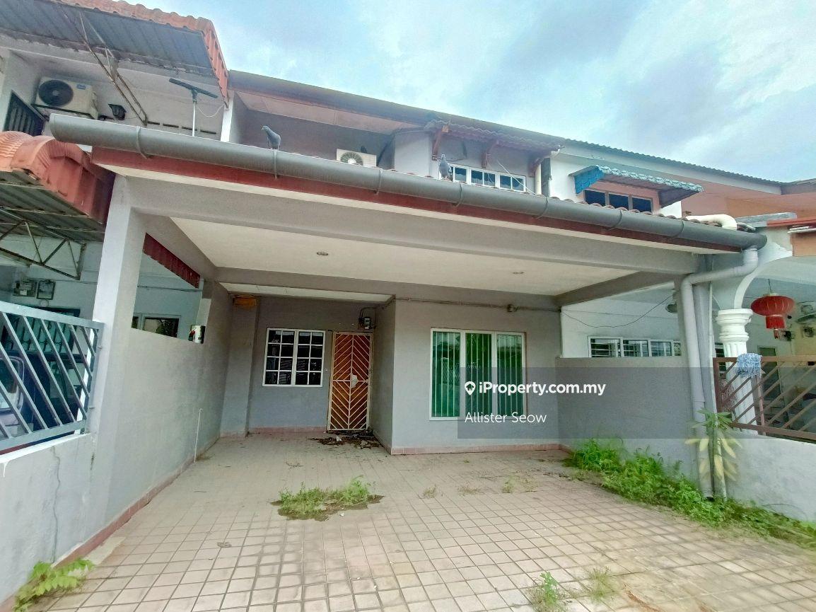 Freehold Double Storey House for Sale (Well Keep Unit)