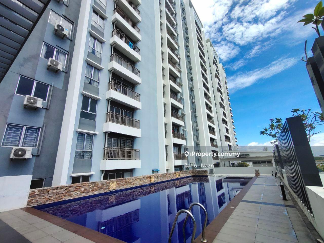 Cheapest unit in Puncak Alam. Next to econsave and shop