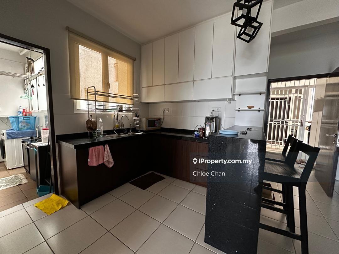 Residensi Jalan Jubilee 1089sqft 3 R 2 B Near MRT Unit For Rent