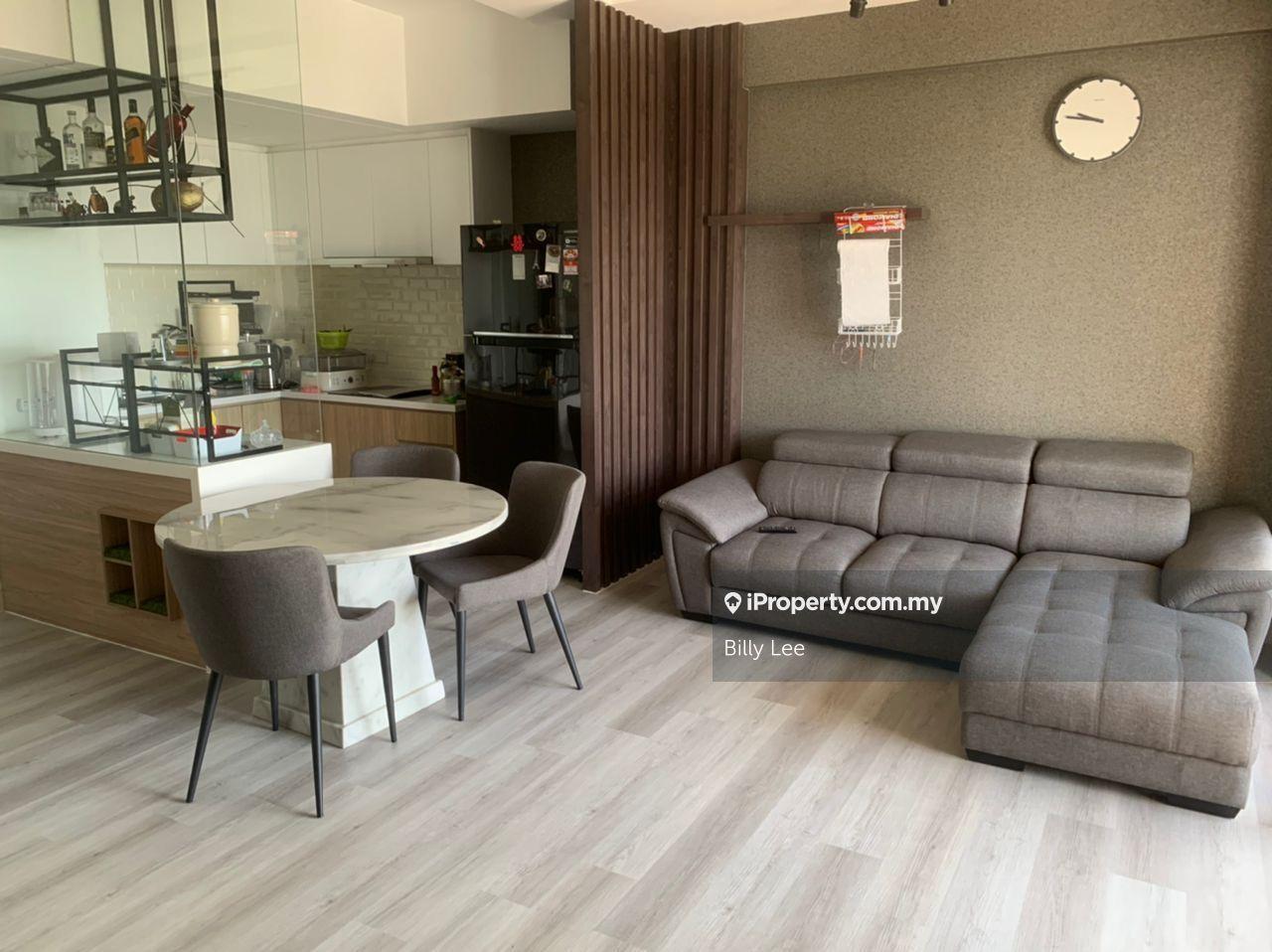 Freehold 3 Rooms 2 Bathrooms Condo in Bukit Jelutong