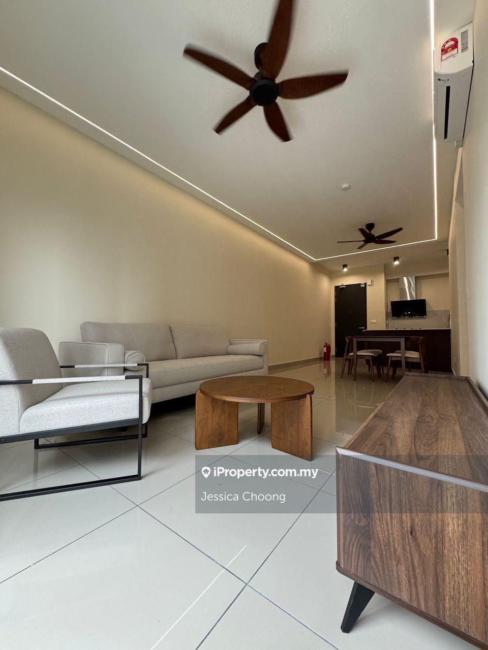 ID & Tastefully fully furnished unit, viewing anytime!