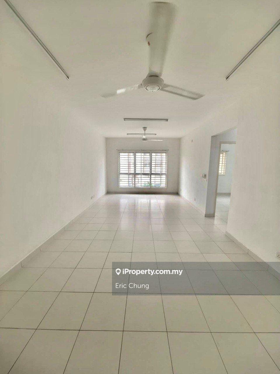 Spacious 3bedrooms Unit at Seri Mutiara, Setia Alam, 2 Car Parks