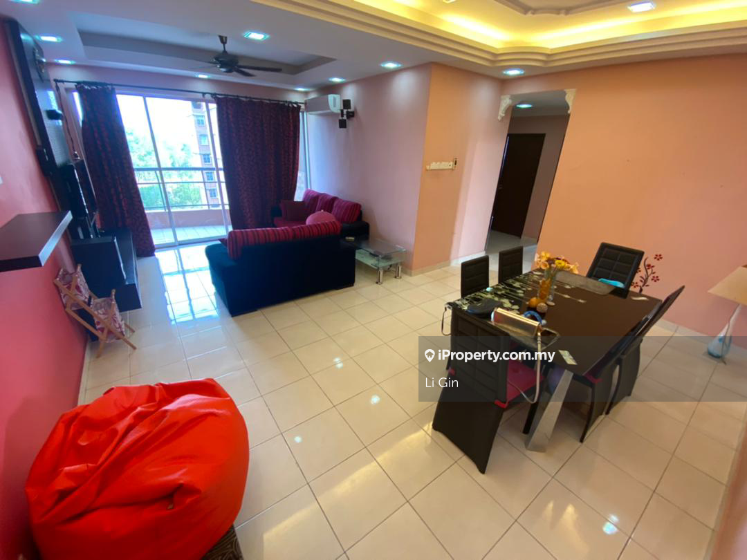 Serious seller. Corner Unit. View to appreciate! 