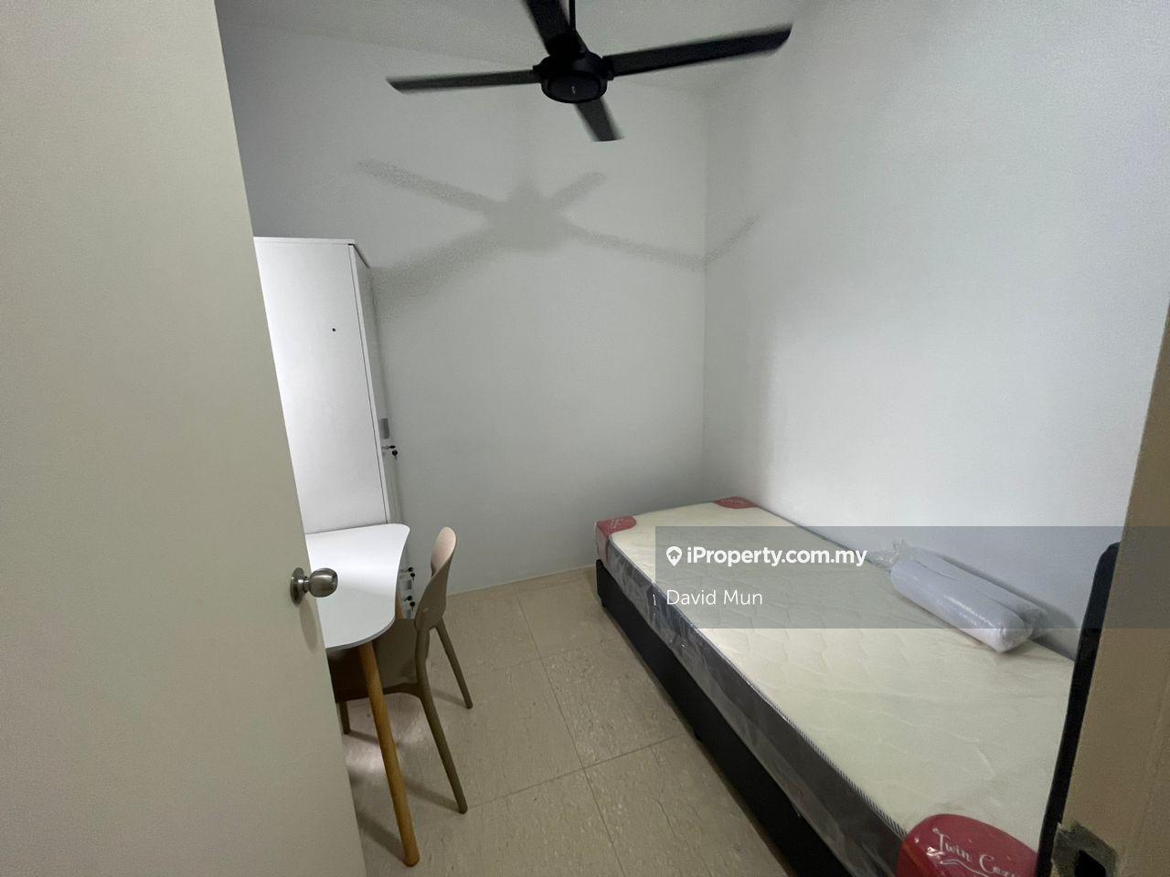 Limited female small room for rent direct link to BRT 