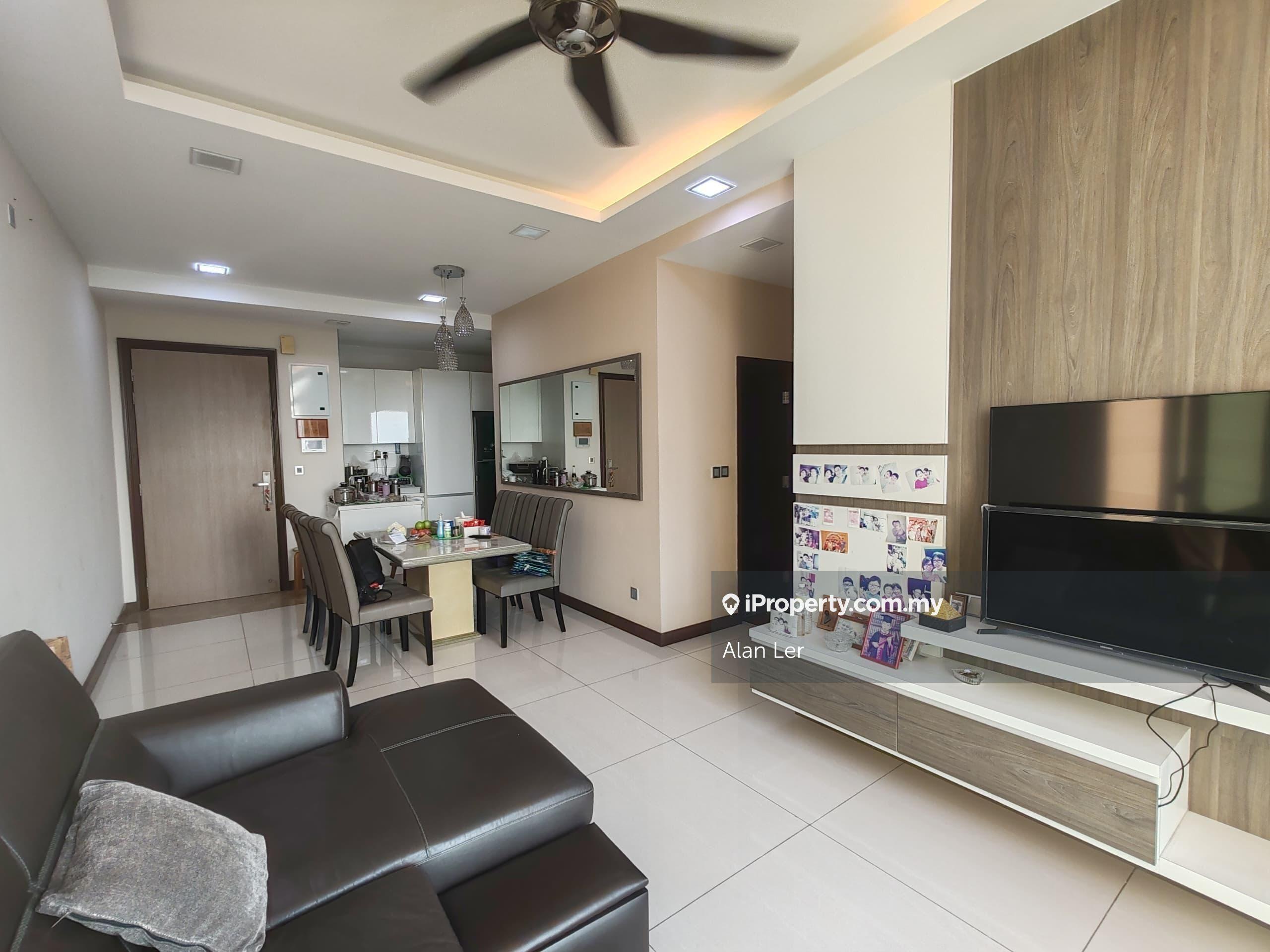 3-Bedrooms @ Paragon Residence Straits View For Sale