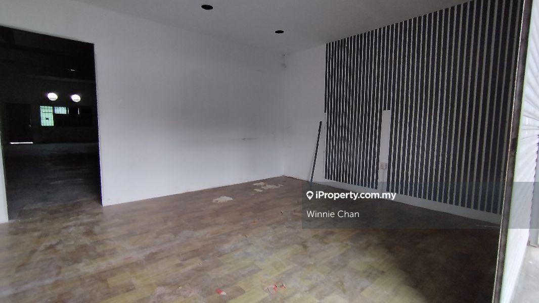 Lapangan Perdana Lapangan Setia Freehold Double Storey Shop Lot