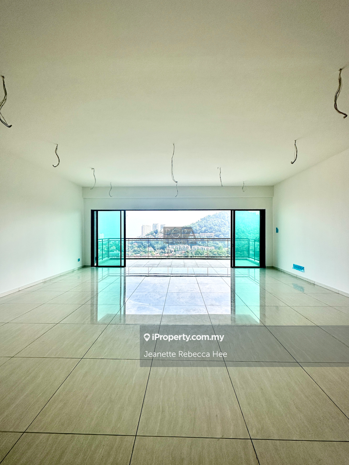 Spacious Original Condition Unit For Sale in Alila2 Condominium