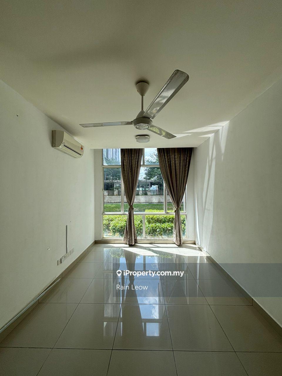 3 Elements Serviced Residence At Taman Equine For Sale!