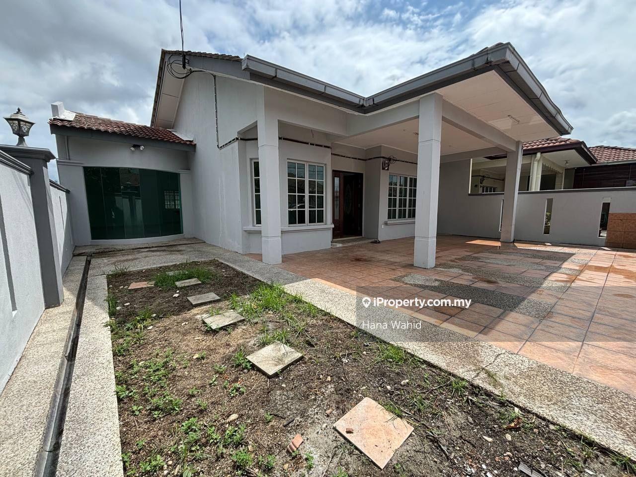 Corner Lot, Renovated & Spacious, Land Size: 36'x65'
