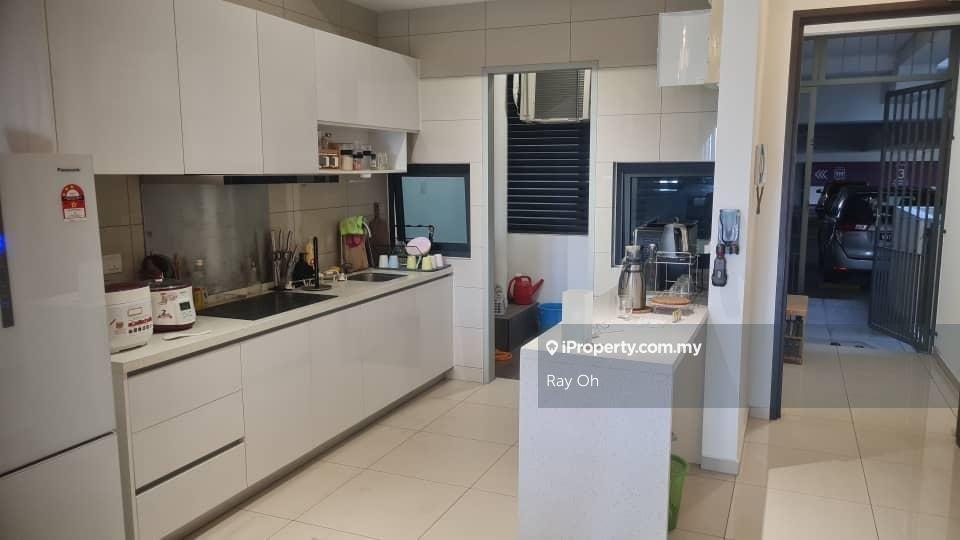 Nearby Centrestage, Jaya 33, Digital Mall, Jaya One, LRT Station &Shop