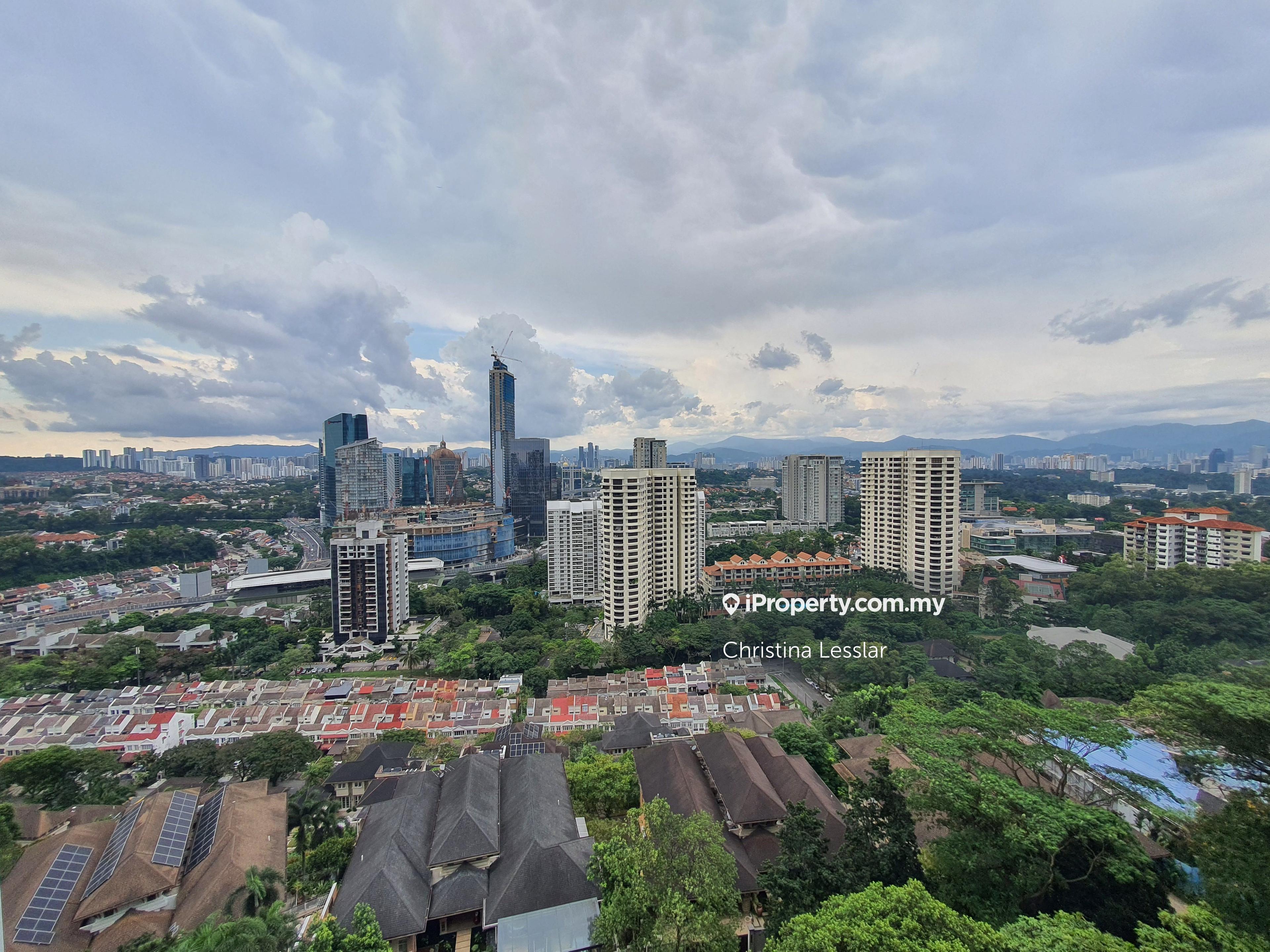 Very Well Maintained Unit. Move In Condition.