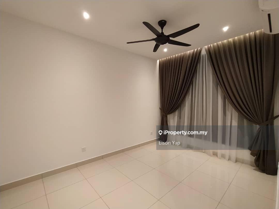 1215sf, Mid Floor, KL View, Renovated