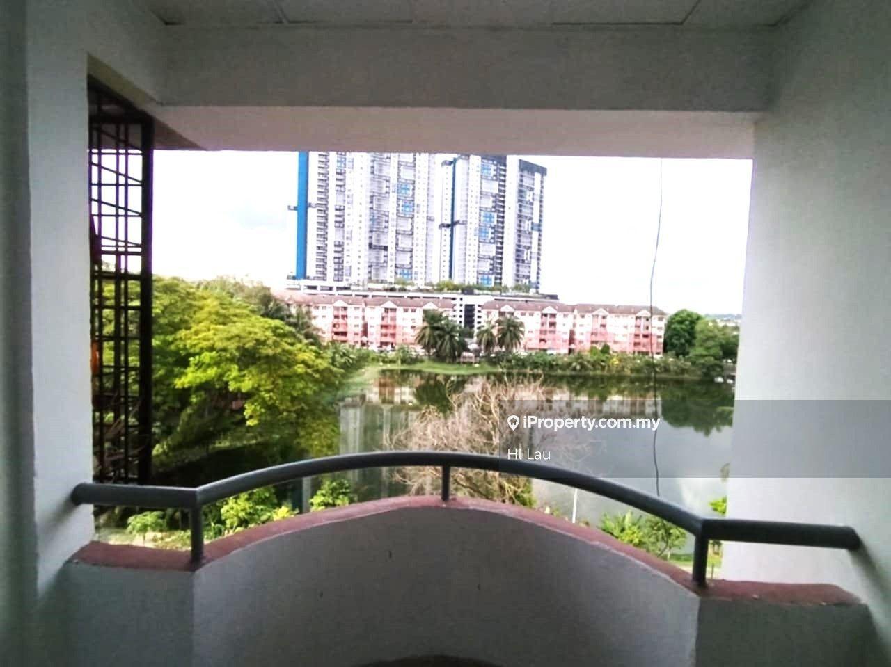 4th Floor Walkup Apartment near shops, bus stop, schools and Lotus's
