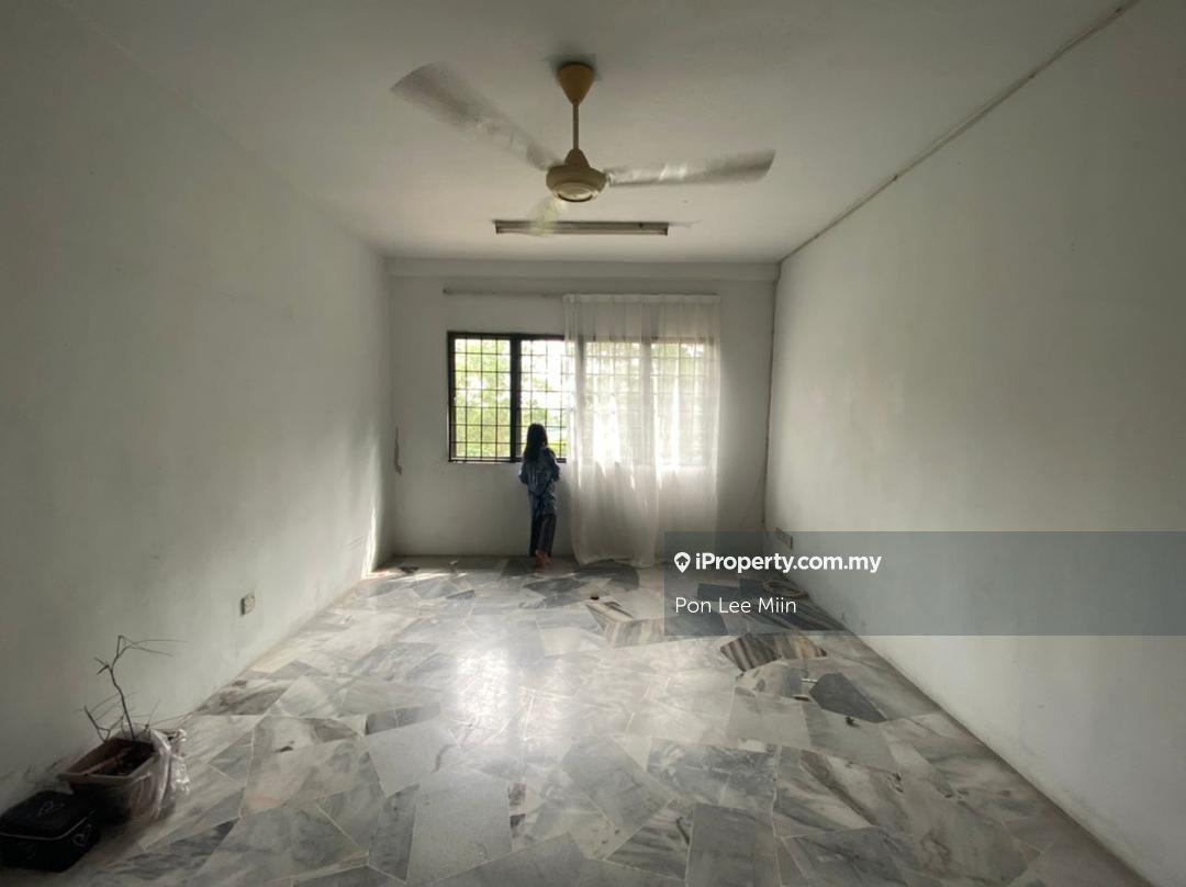 Putra Permai Apartment for Sale- Middle Floor, Tenanted, Gated Guarded