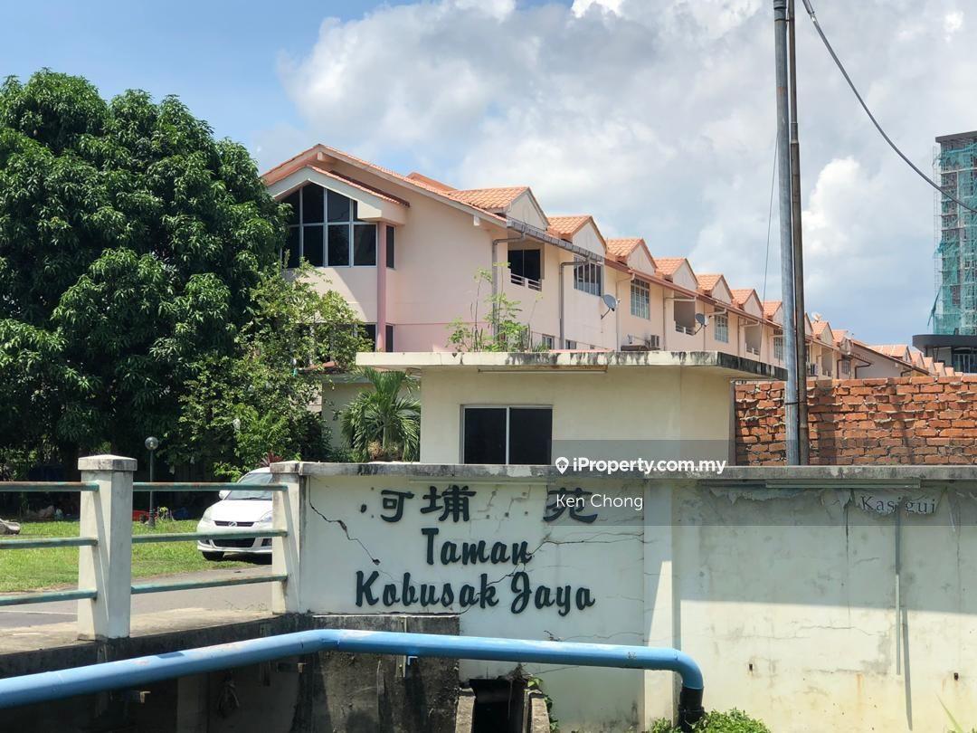Taman Kobusak Jaya corner 2 1/2 storey town house